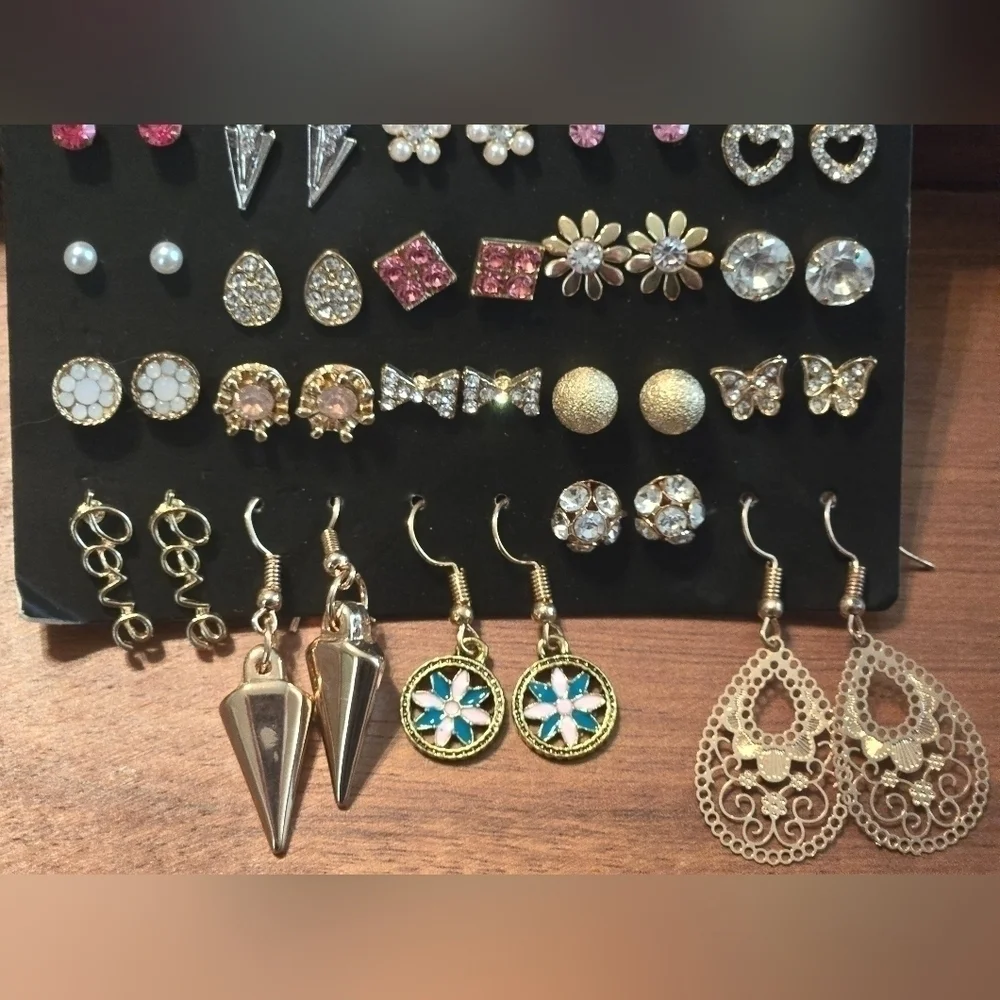 NWOT, CASSIECA, 30 Assorted Stud and Dangle Earrings, Very cute and Stylish!!